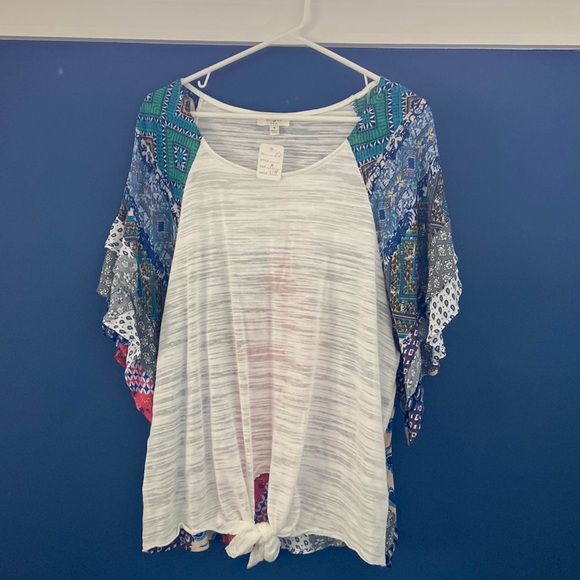 Umgee Tops - ☀️☀️ Umgee shirt, women’s M, lightweight, colorful